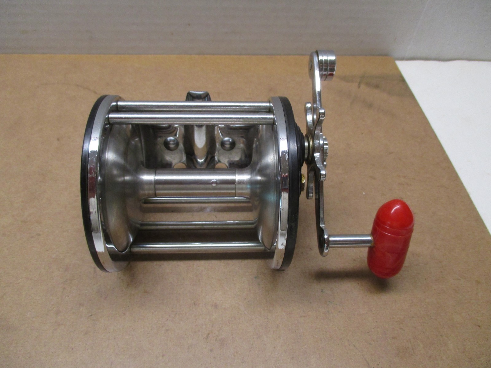 Vintage Penn LONG BEACH No. 68 „WIDE“ Big Game Reel – VERY NICE COND!