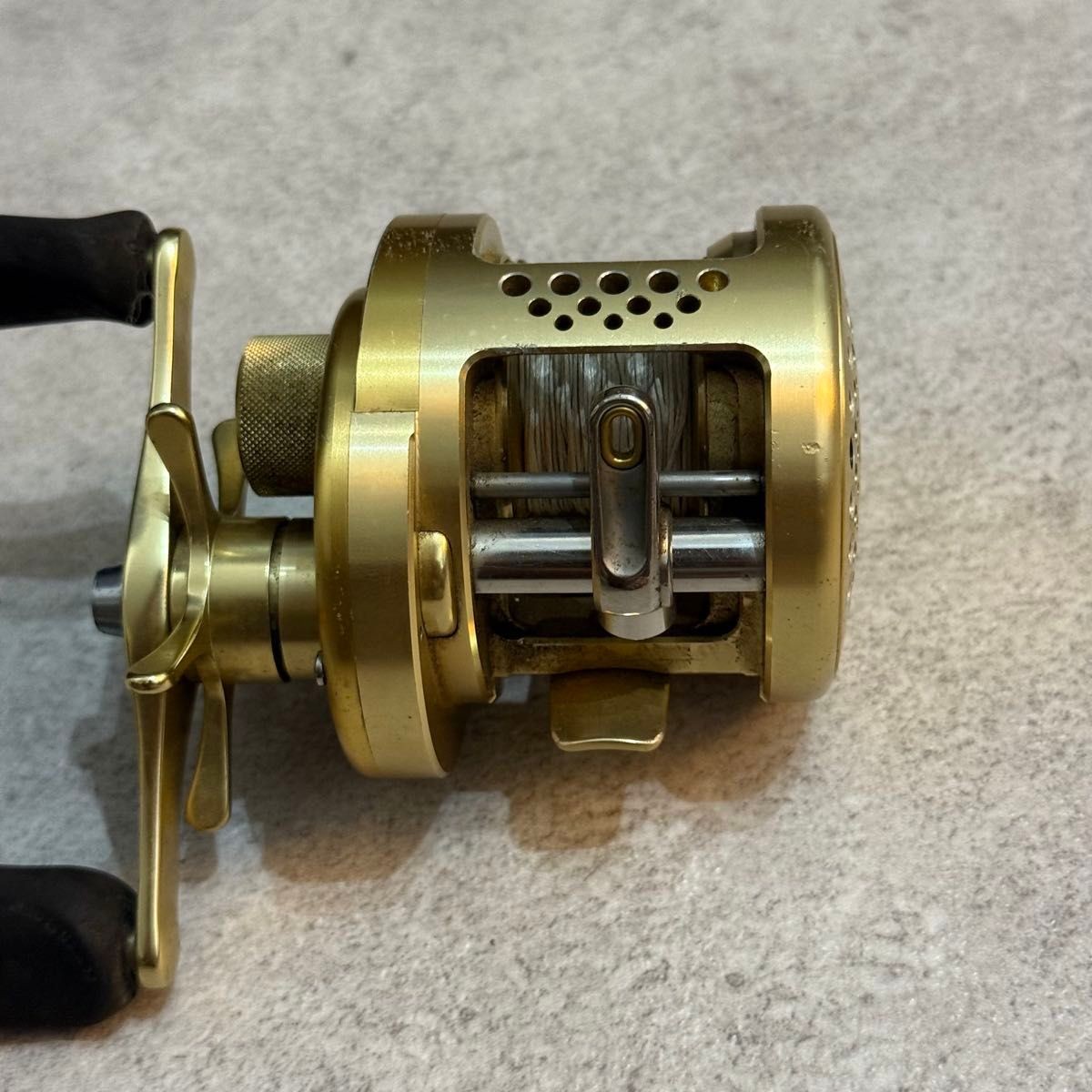 Shimano Calcutta Conquest 200 RH440 Bait Reel