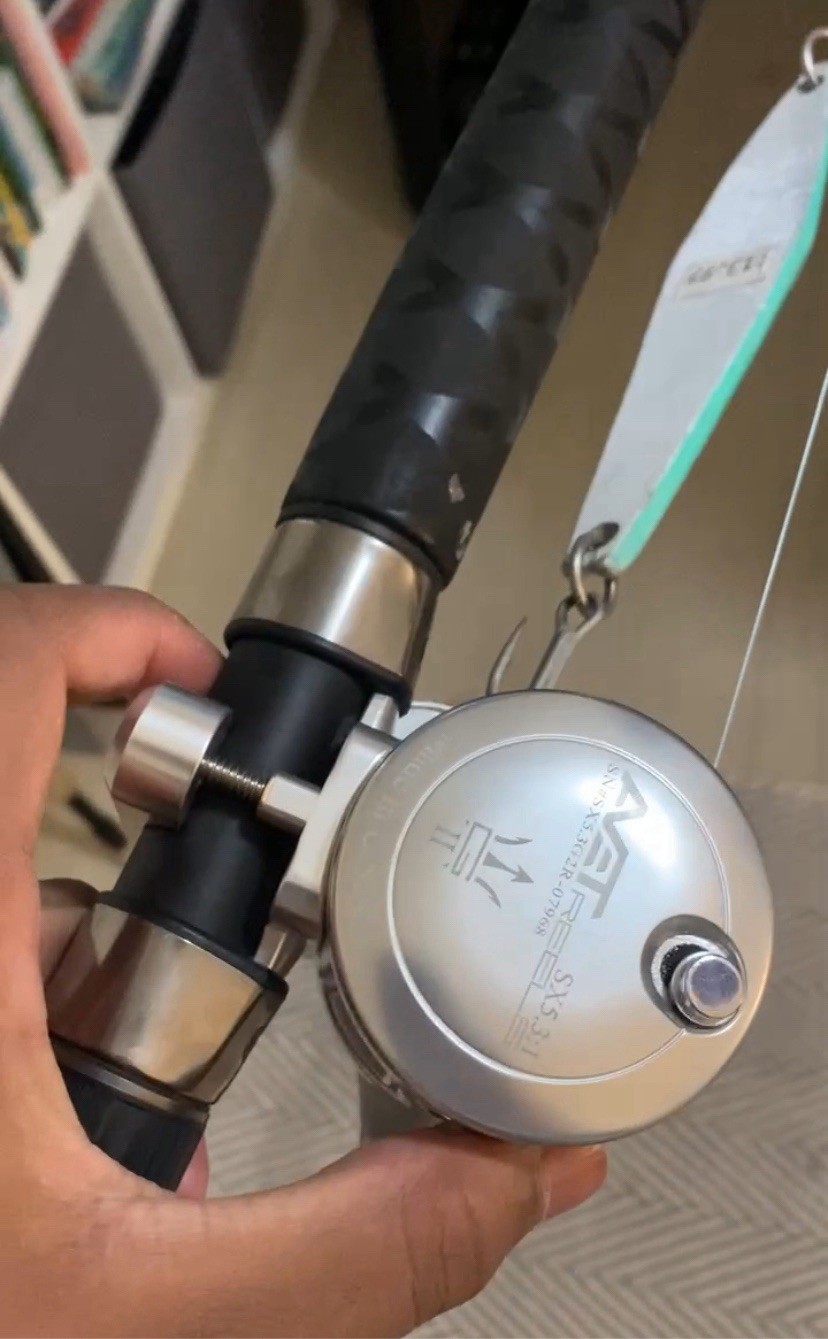 Avet sx right hand with 50 pound braid and graftech offshore series 50-60