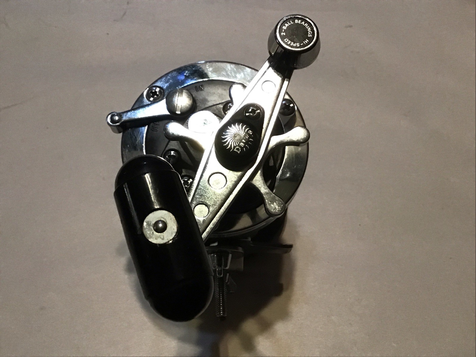 Daiwa Sealine 47H Fishing Reel, rod clamps, tools, Lube,Manual & Original Box