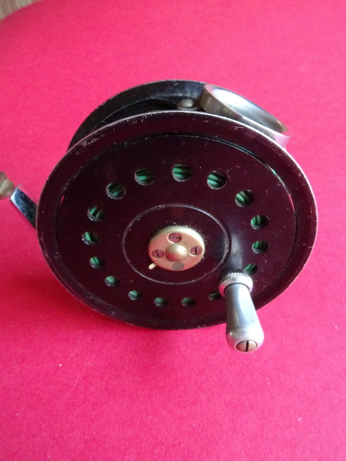 A VINTAGE 3 3/4″ MILWARDS FLYCRAFT TROUT/SEA TROUT FLY FISHING REEL