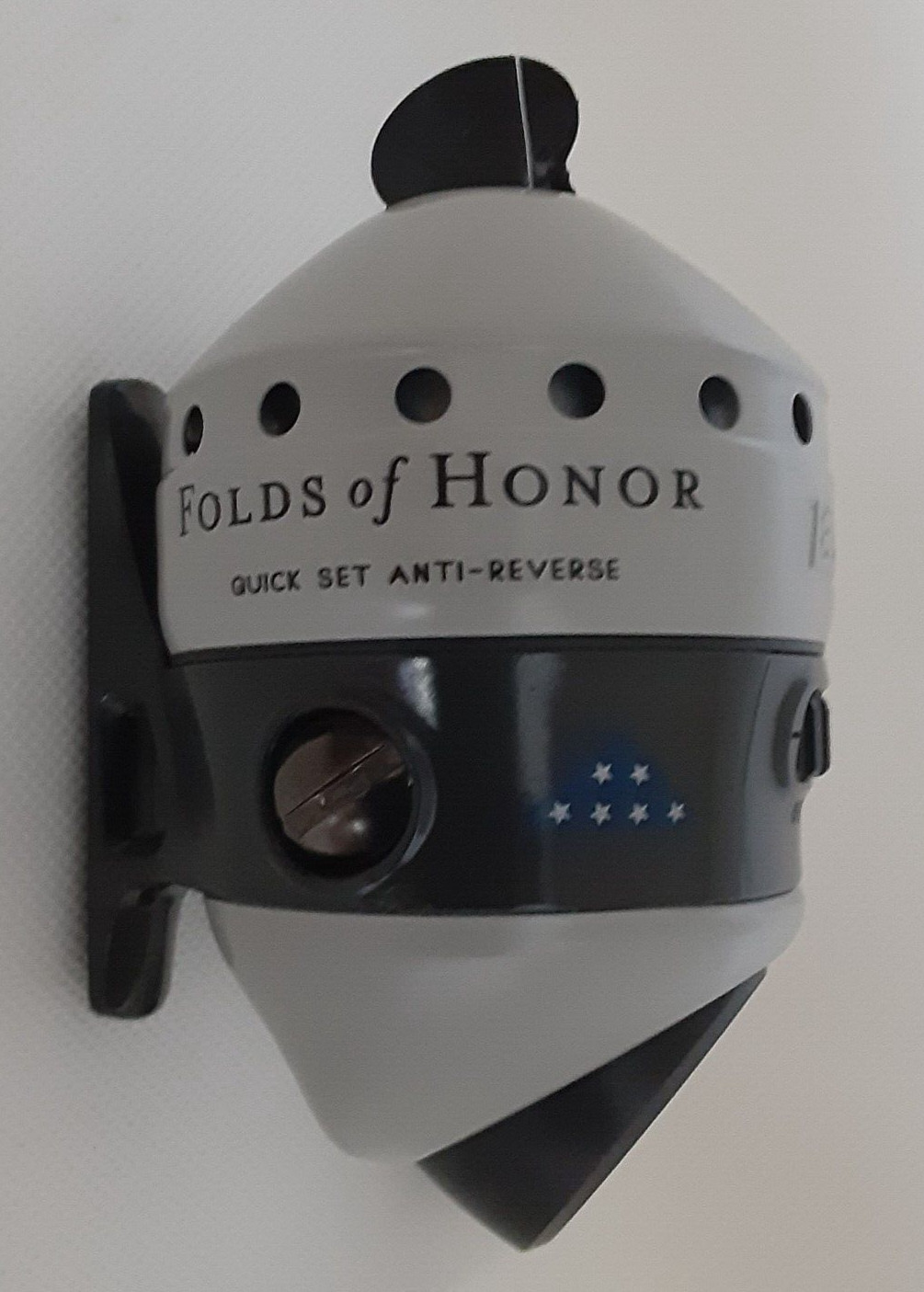 new metal casing ZEBCO 33 FOLDs OF HONOR SPINCAST REEL pre-spooled 10lb test