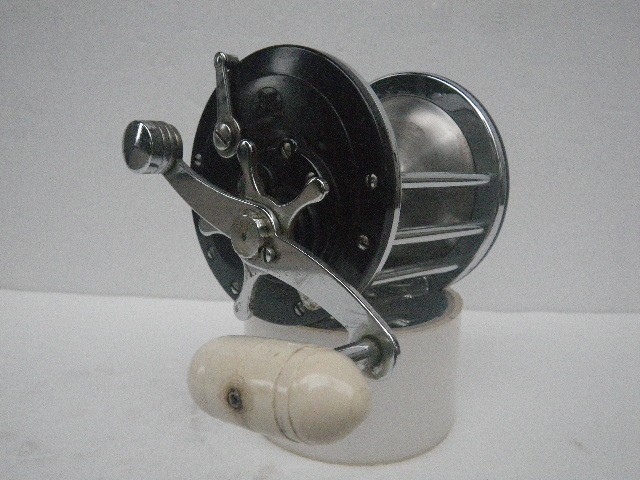 PENN LONG BEACH 67 WITH ROD CLAMP BAITCASTING REEL MADE IN USA SALTWATER FISHING