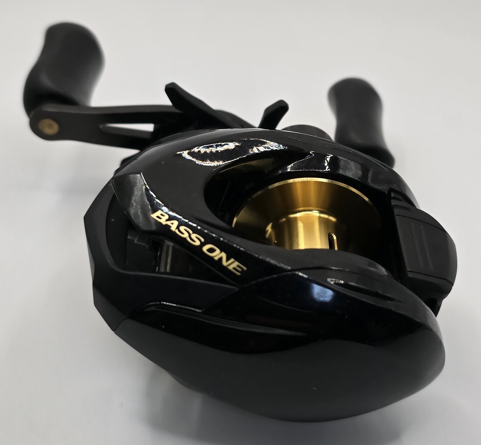 Shimano 17 Bass One XT 150 Right Baitcast Reel JDM Bass Fishing Near Mint