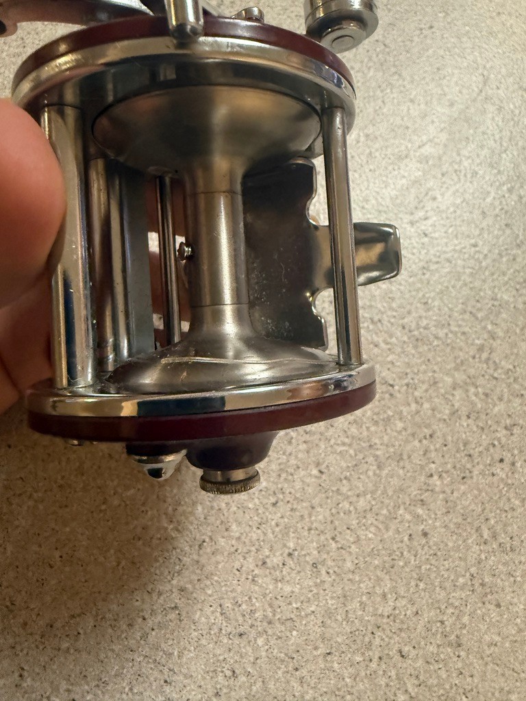 PENN Peerless No. 9 Fishing Reel – Used, Great for Anglers With Zipper Case.