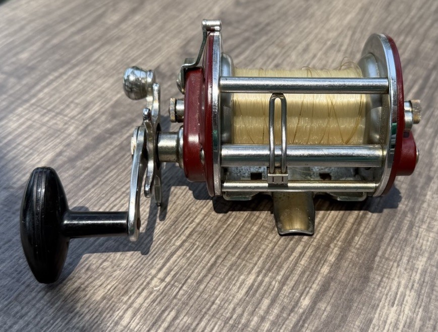 Vintage Pflueger Bond No. 2004 Levelwind Baitcast Reel. Good Condition