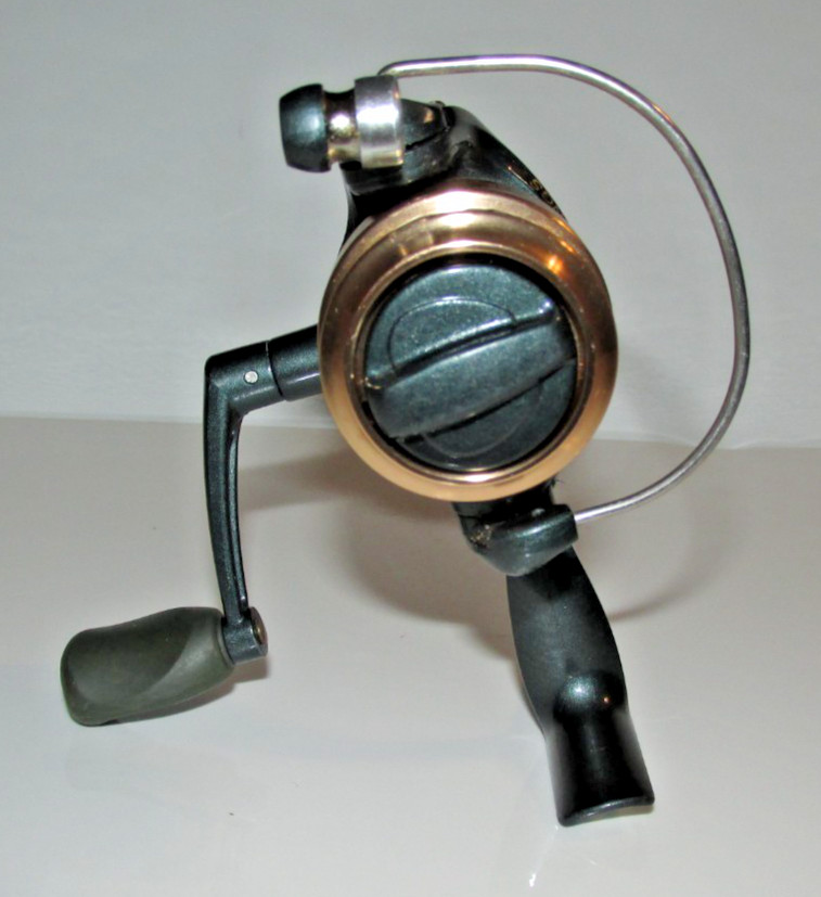 R #28 – Shakespeare Streem Seeker STS20C Spinning Reel, Reels smoothly, Unused
