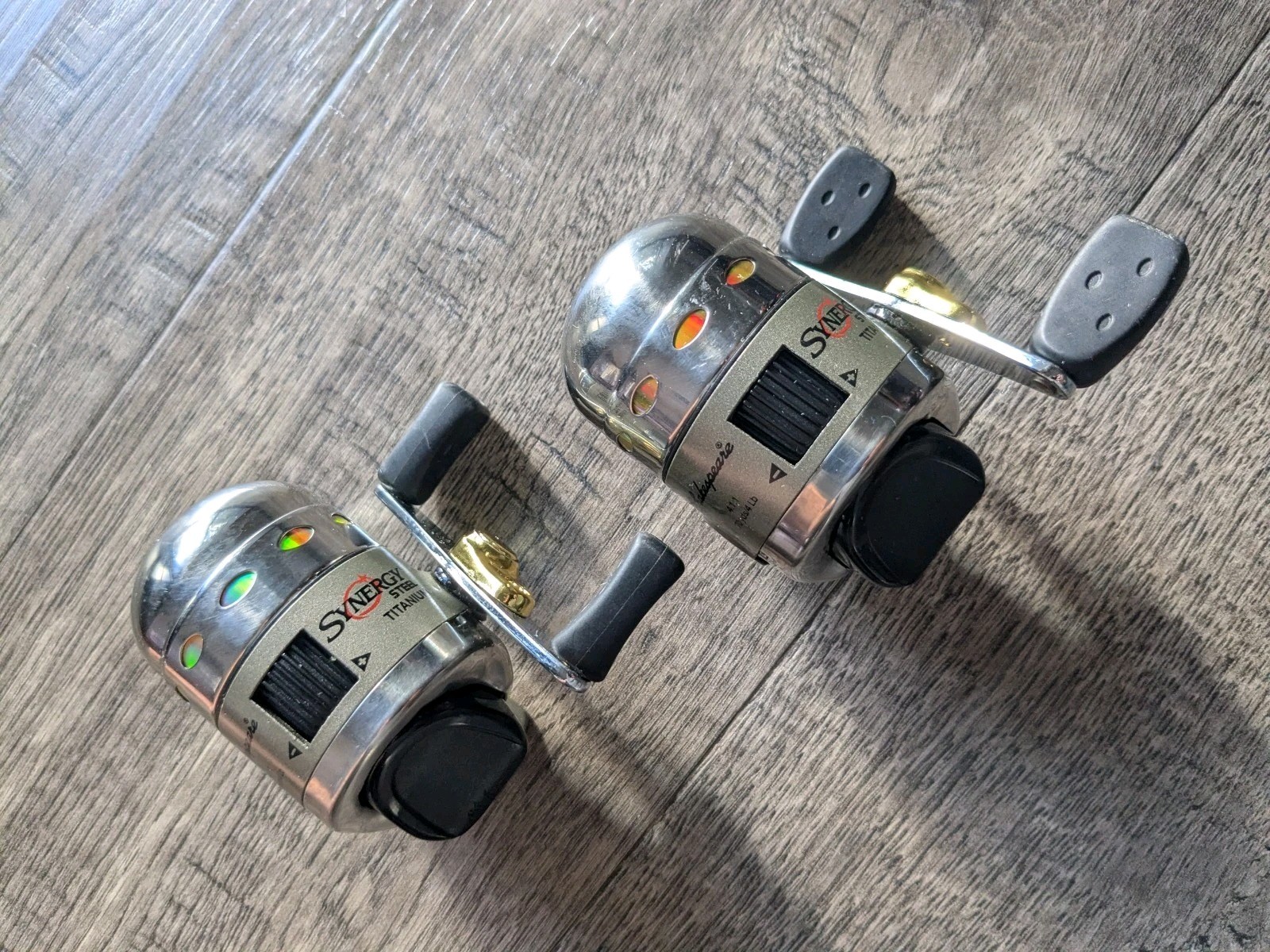 Lot of 2 Small Shakespeare SYNERGY Steel Titanium Model SYMC Casting Reels NICE