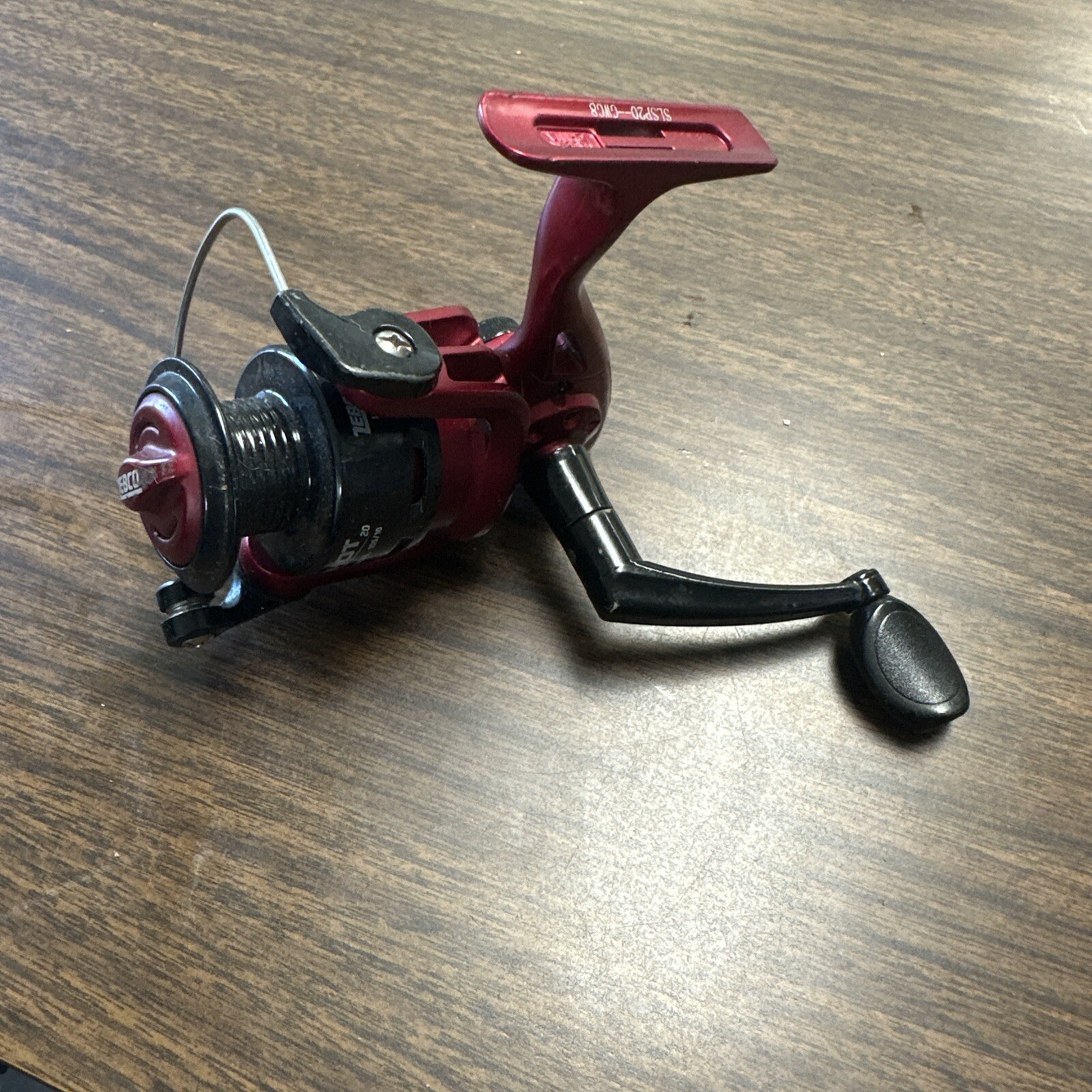 Zebco 20 Slingshot SLSP20-GwGB Spinning Reel Red Maroon Works Fine