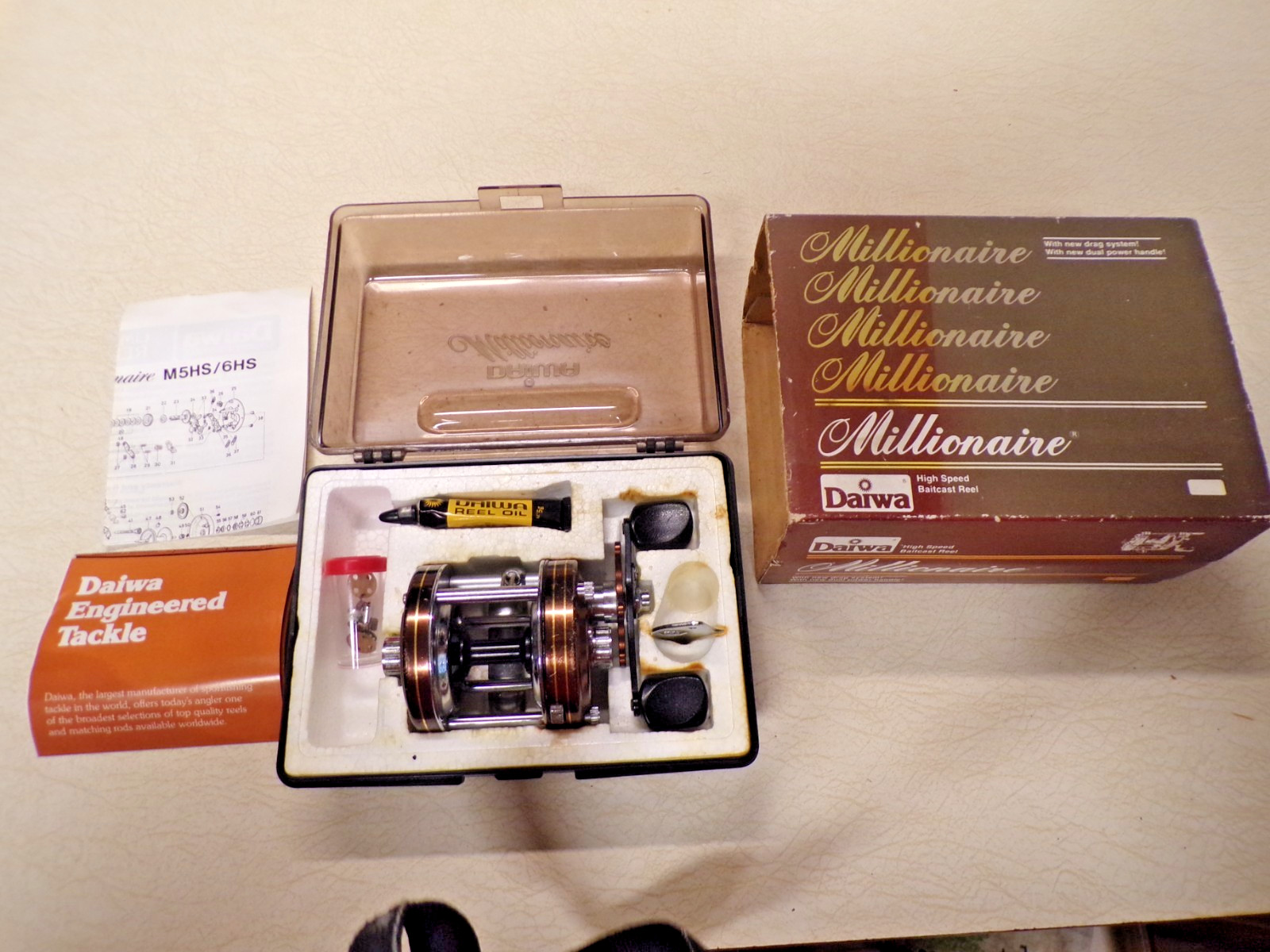 DAIWA FISHING REEL W/ BOX – DAIWA MILLIONAIRE 5-HS – REEL WORKS GOOD