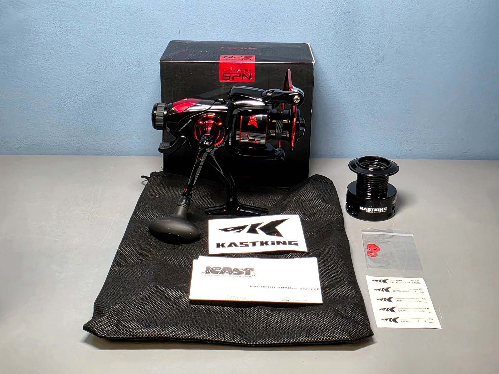 Kastking Sharky Baitfeeder III 4000 Reel 5.5:1 Gear Ratio in Red & Black New