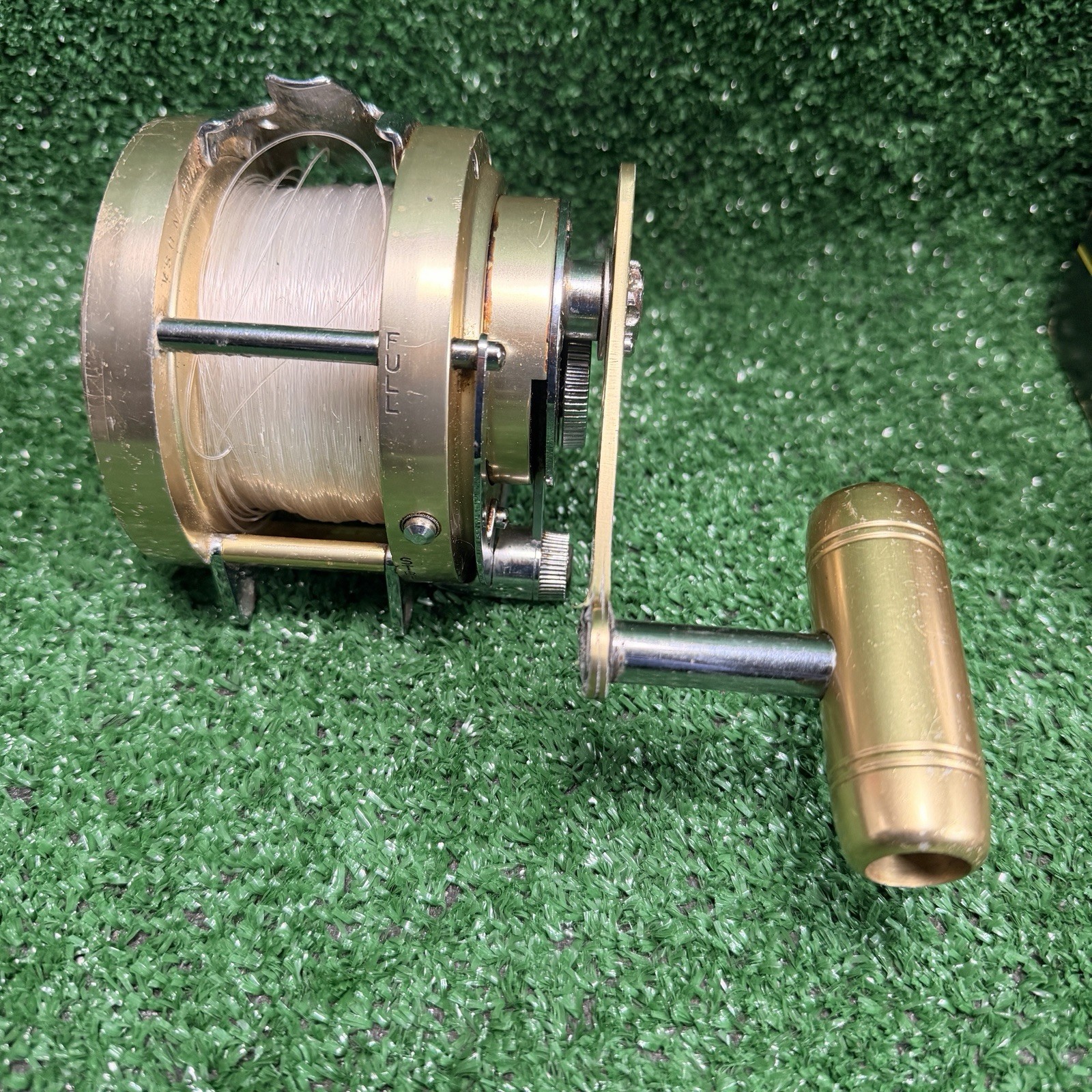 Penn International 20 – Single Speed Trolling Reel. Gold.