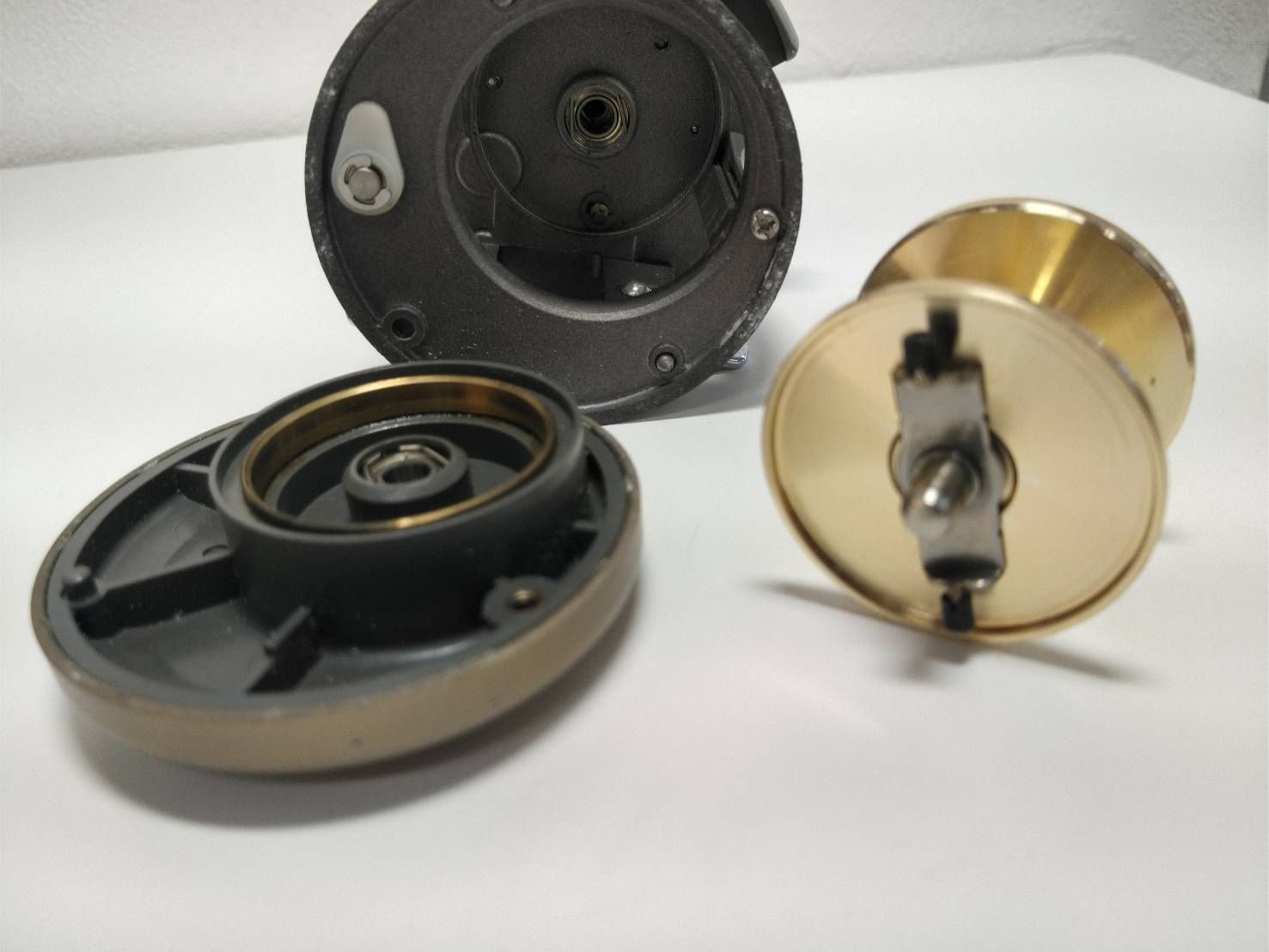ZEBCO QUANTUM IRON IR3 BASS BAIT REEL (08)