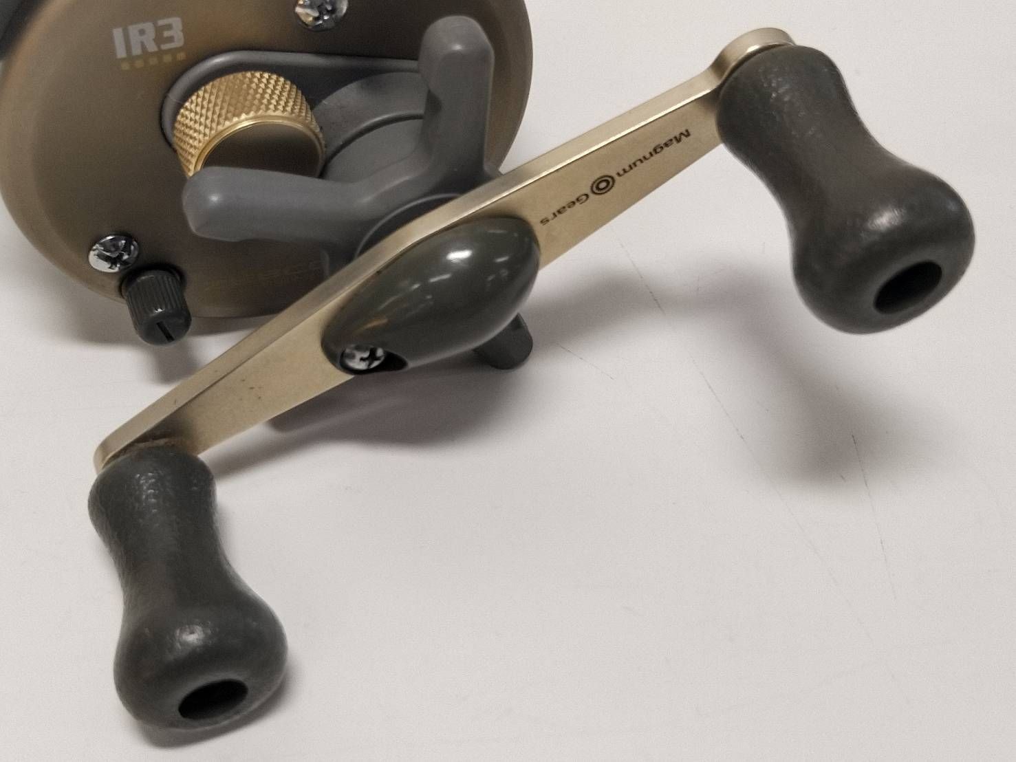 ZEBCO QUANTUM IRON IR3 BASS BAIT REEL (08)