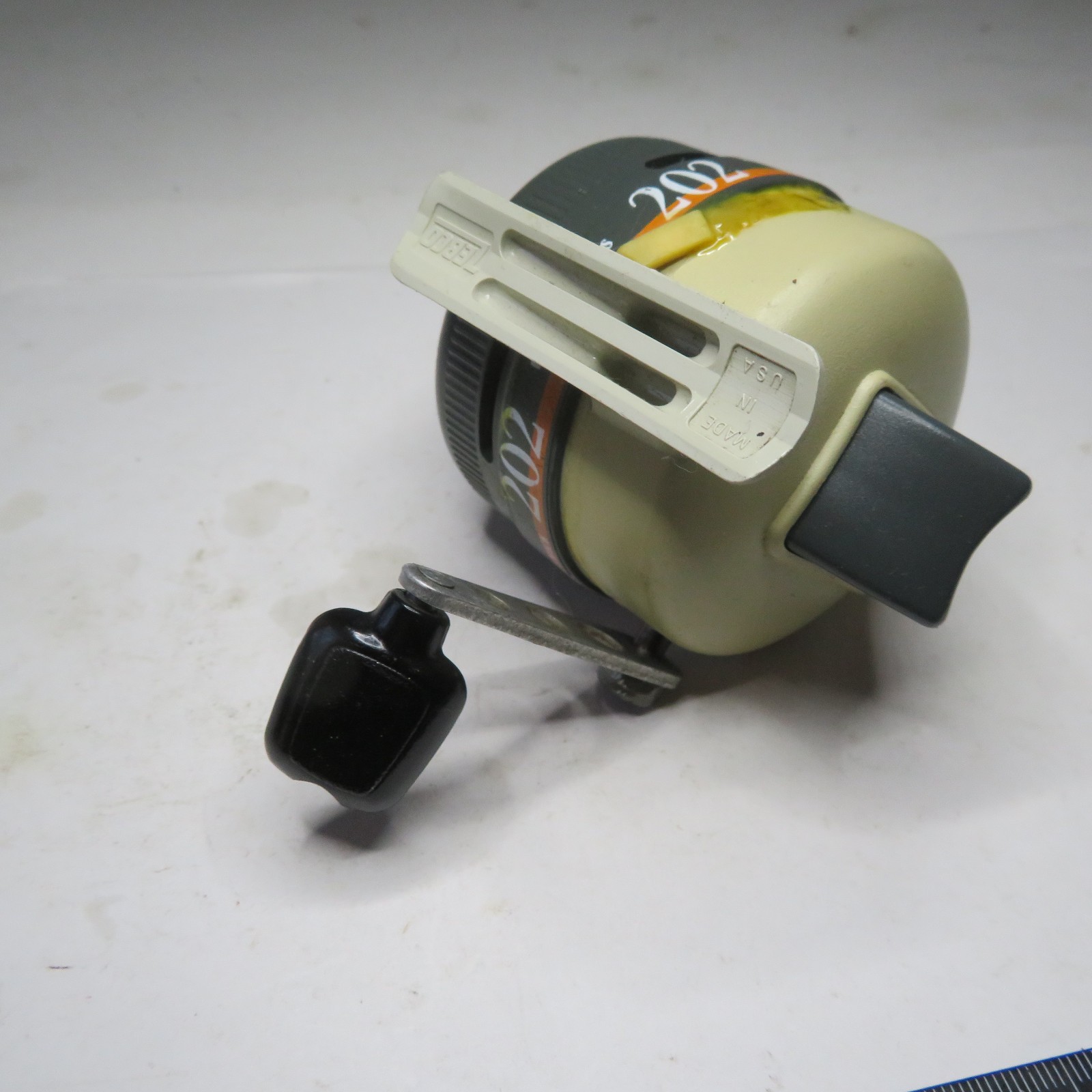 FISHING REEL ZEBCO 202 SMOOTH WIDE RANGE DRAG 10 LB LINE MADE U.S.A. GREEN