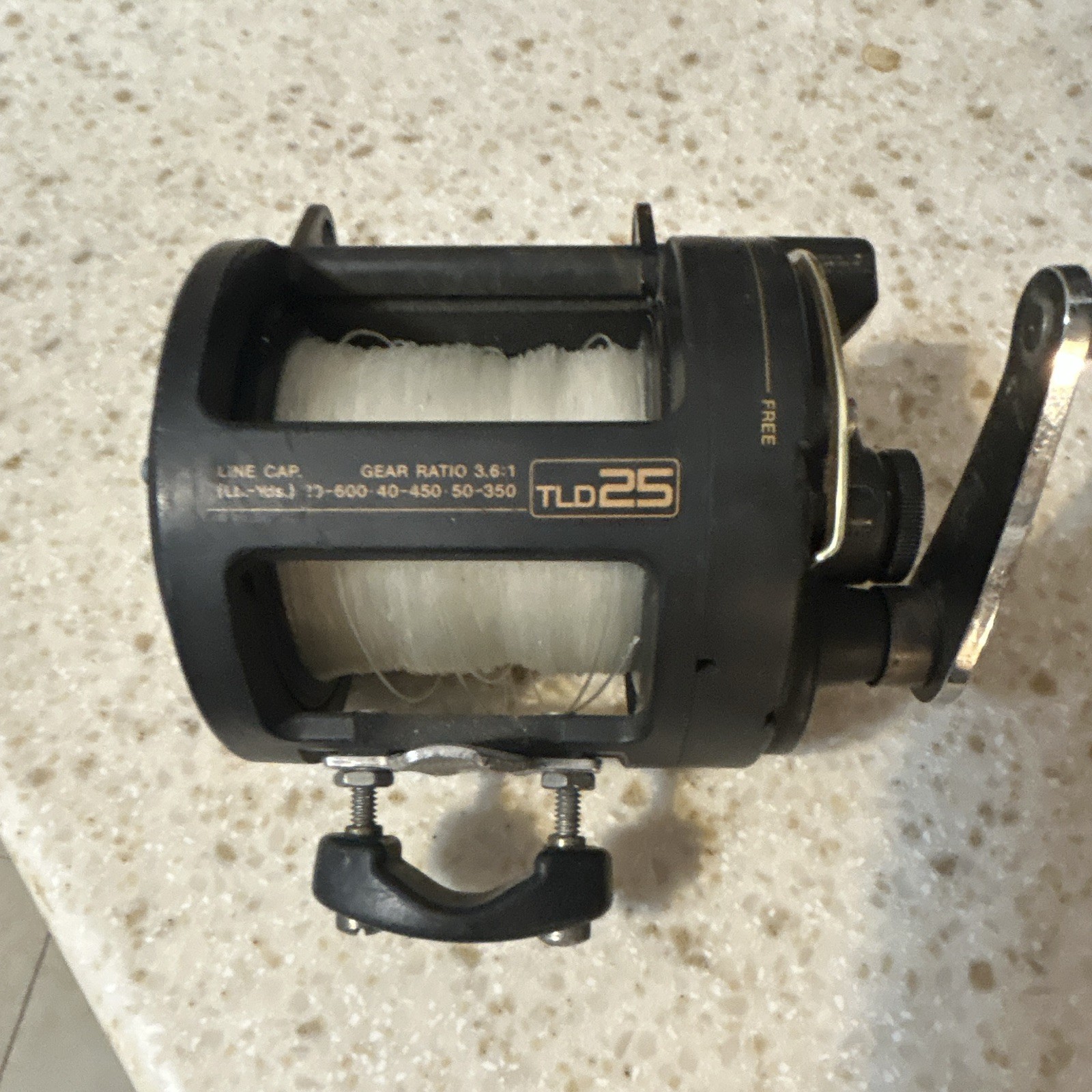 Shimano TLD 25 Lever Drag Trolling Reel 3.6:1 Right-Hand Black/Gold