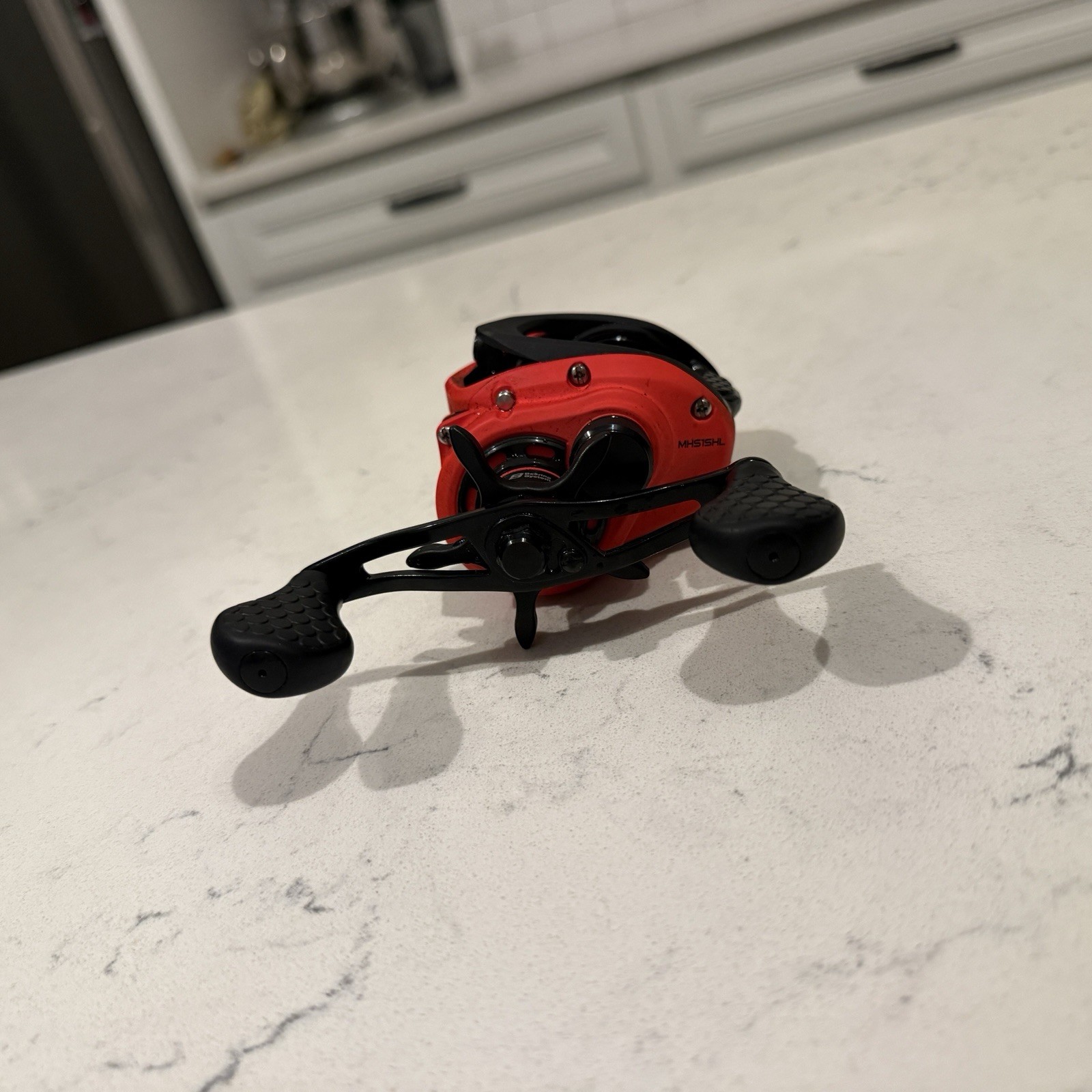 Lew’s Mach Smash SLP Low Profile Baitcast Reel 8.3:1 Left Hand Red/Black