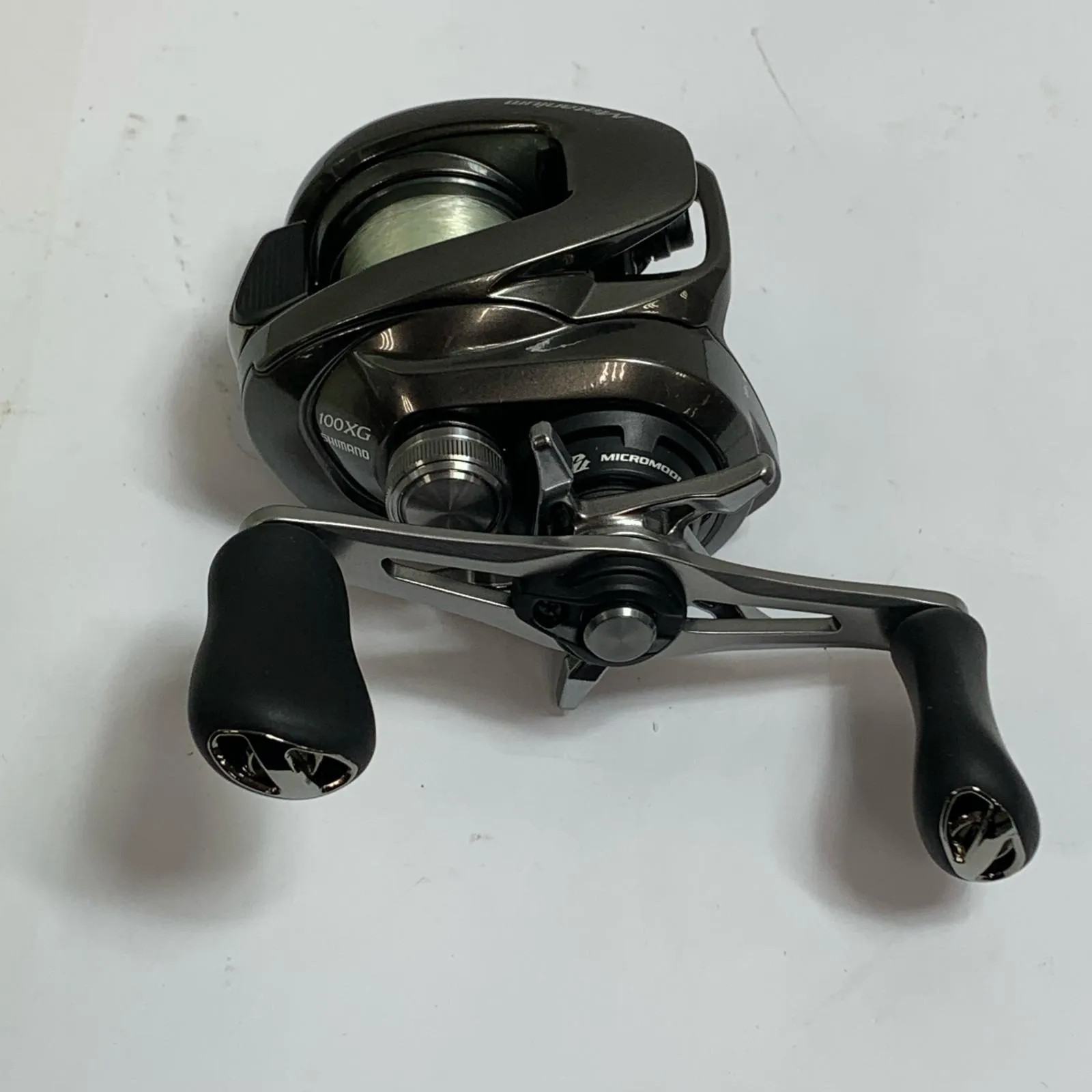 SHIMANO 23 Metanium 100XG Right Handle Baitcasting Reel 8.5:1 Gear Ratio 6.2oz