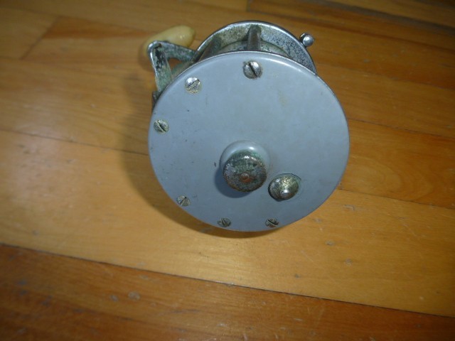 Vintage fishing reel Penn Monofil 25 Gray, rough looking, good working condition