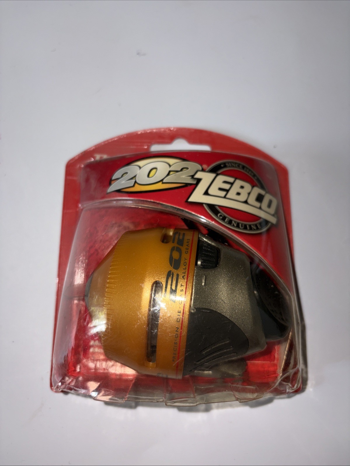 New Zebco 202 Spincast Reel Wide Range Adjustable Drag 10lb Line Sealed