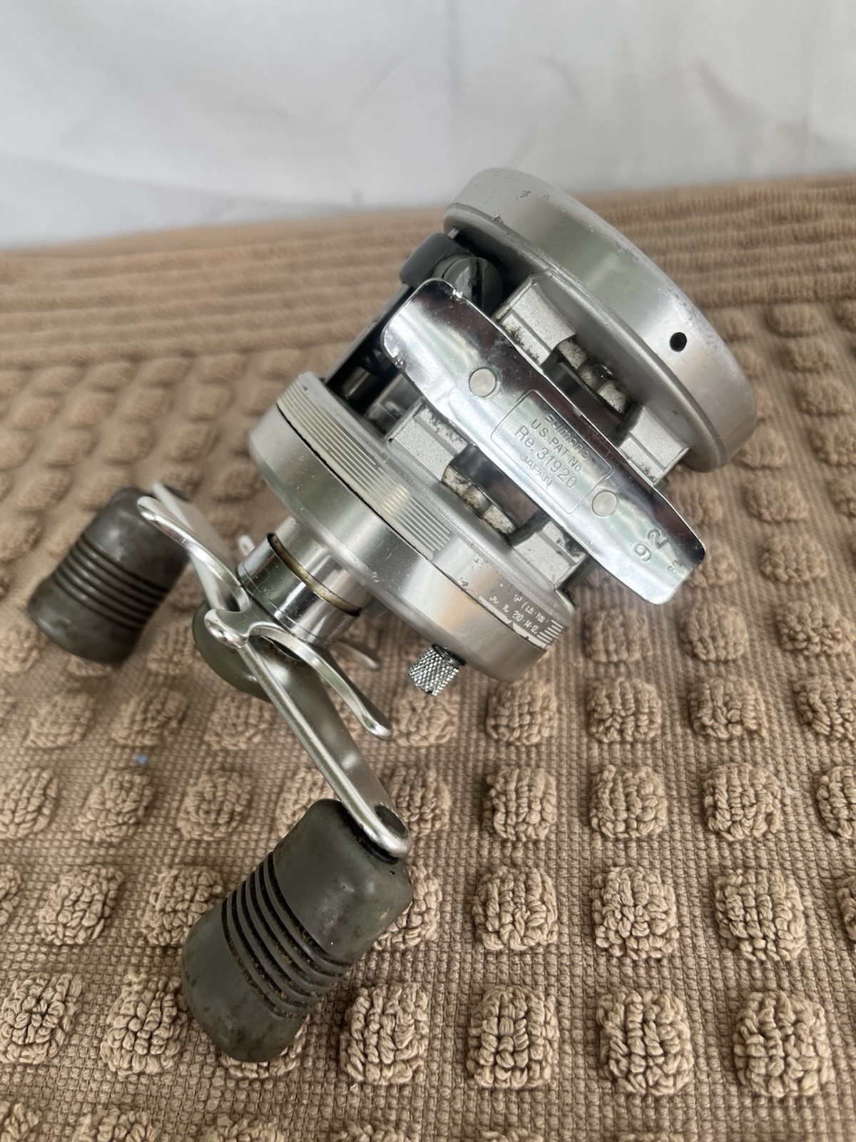 Shimano Calcutta 200 Silver/Green Right-Hand Baitcast Reel Star Drag 3.8:1