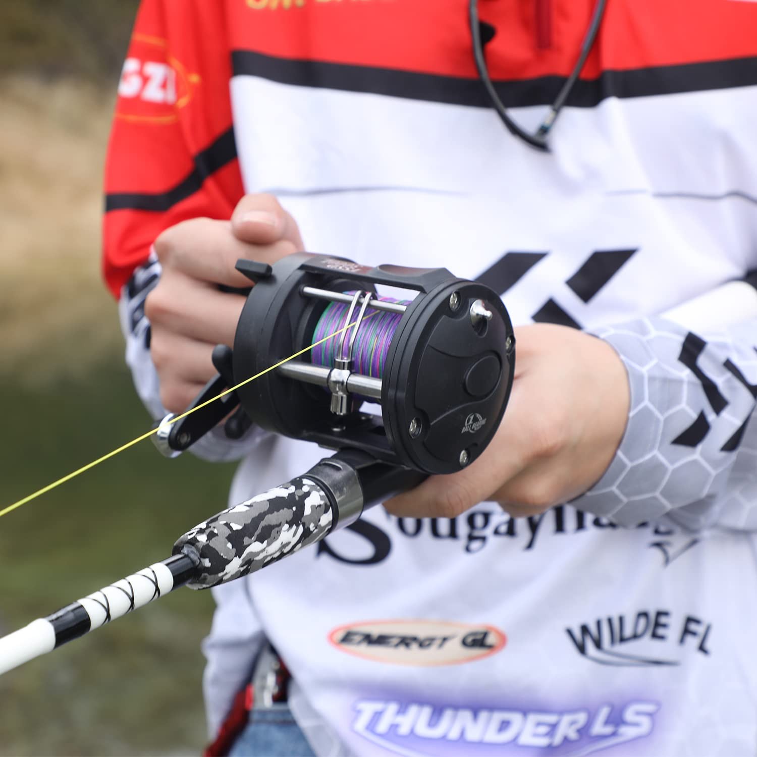 Sougayilang Conventional Reel – 27LB Max 4000, black-right handle