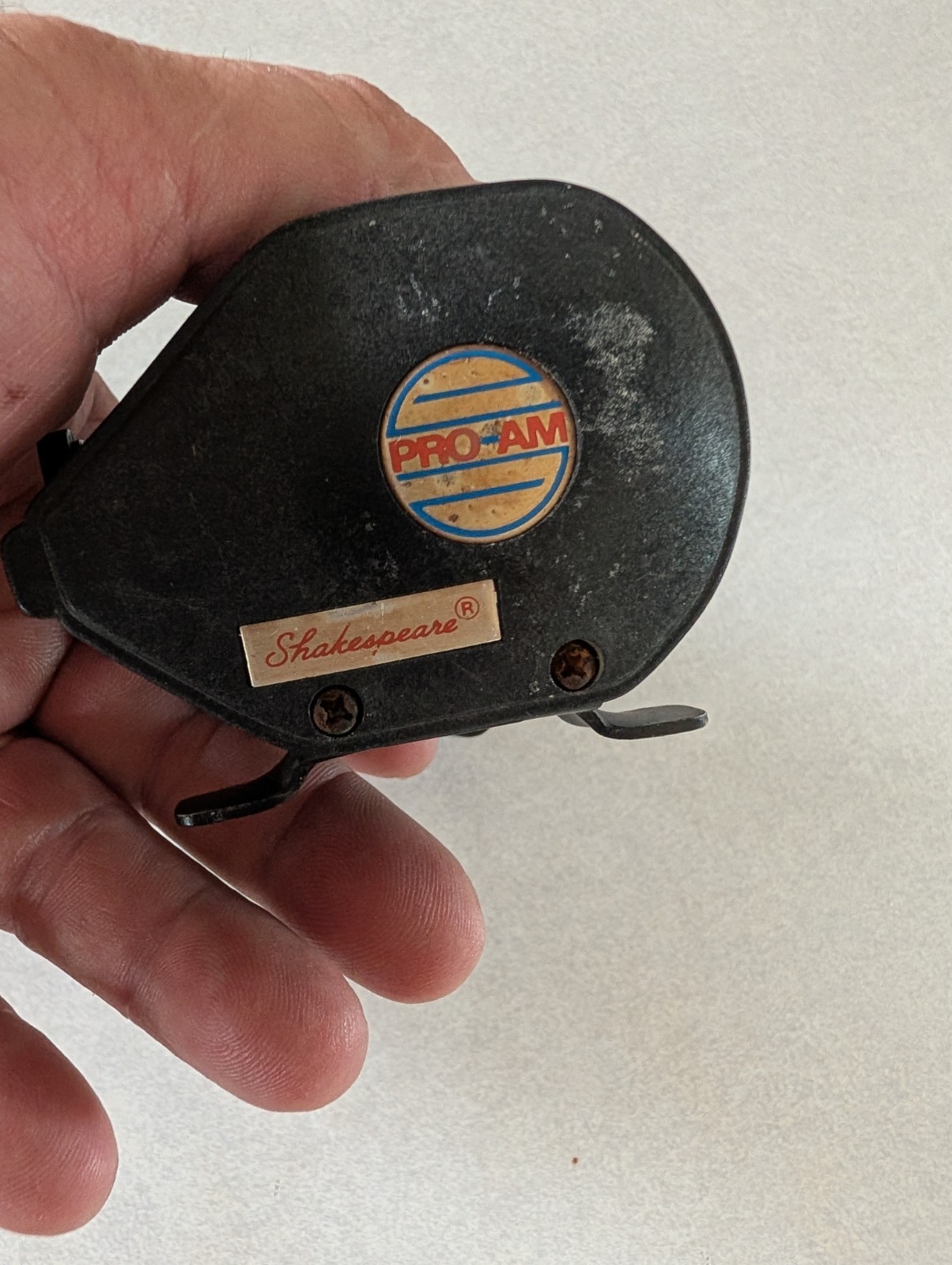 Shakespeare Pro Am Fishing Reel Model 6000. Works But Stiff.