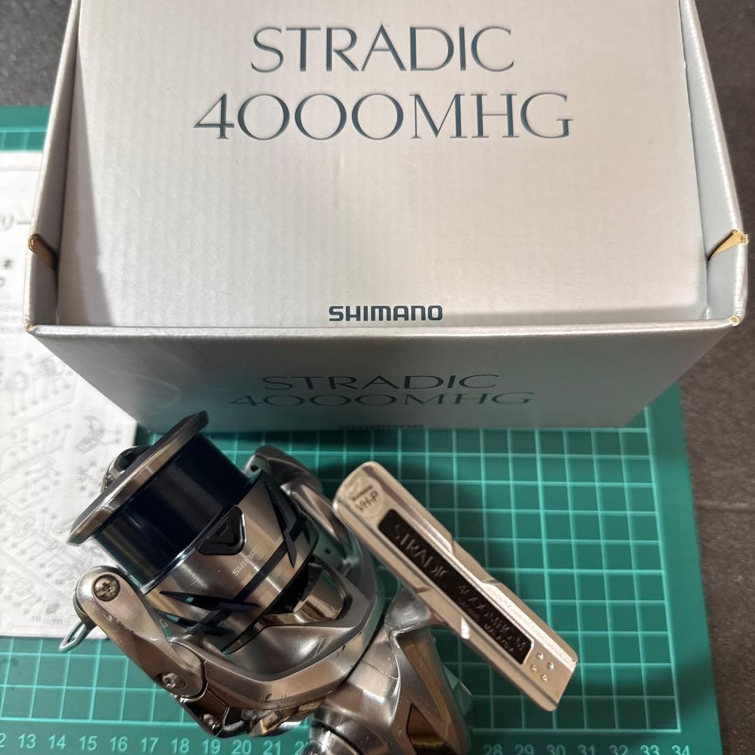 SHIMANO Spinning Reel 23 STRADIC 4000MHG MicroModule Gear II Seabass Exc++