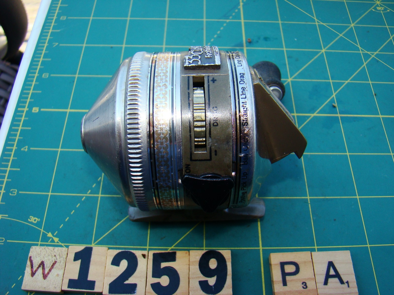 W1259 PA ZEBCO 33 CLASSIC FEATHER TOUCH SPINCAST MADE IN USA FISHING REEL