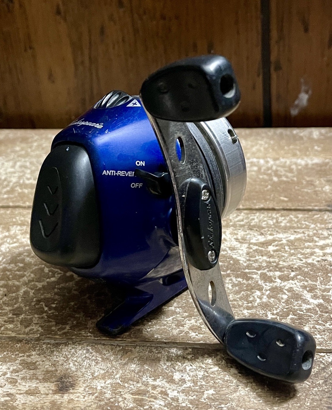 Shakespeare Tiger20C Spincast Reel. Works Great Needs Front Cover.
