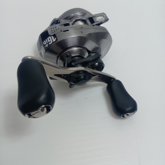Shimano 17 Chronarch MGL 150HG Baitcast Fishing Reel Right From Japan