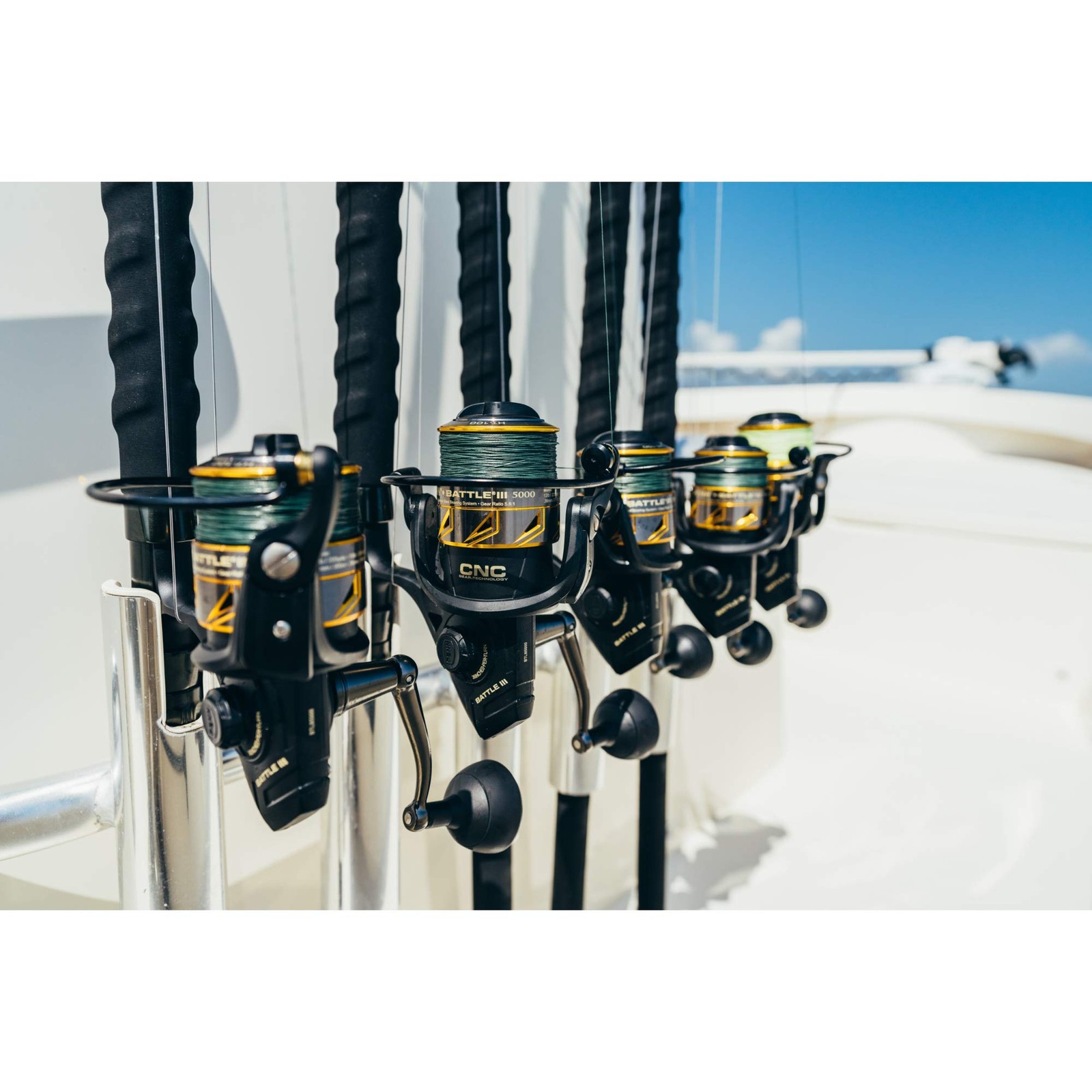PENN BATTLE III 2000 Spinning Reel Saltwater Fishing Black Gold HT-100 Durable