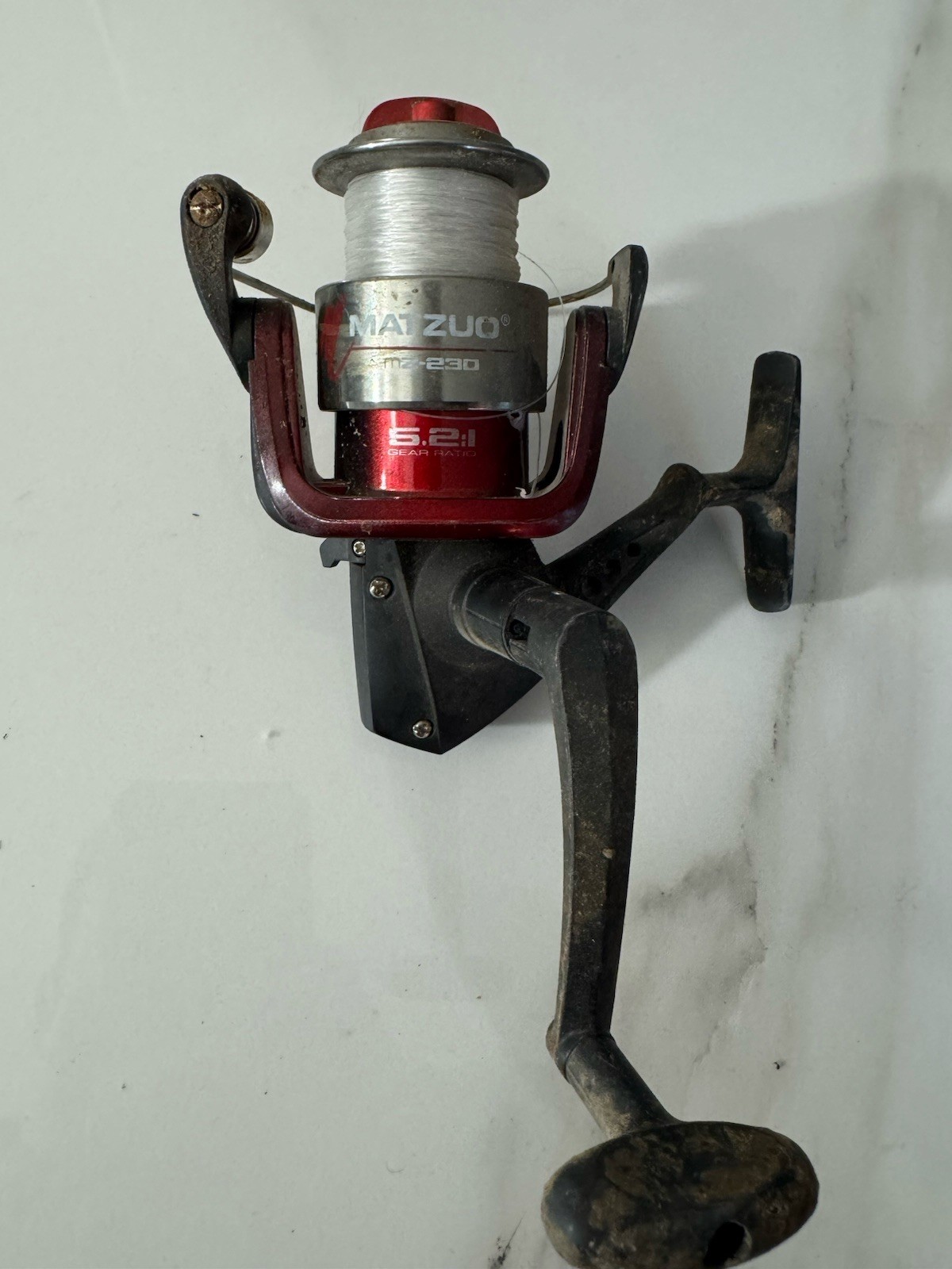 Matzuo MZ 20 Spinning Fishing Reel 5.2:1 Gear Ratio Pre-Owned w/ Line