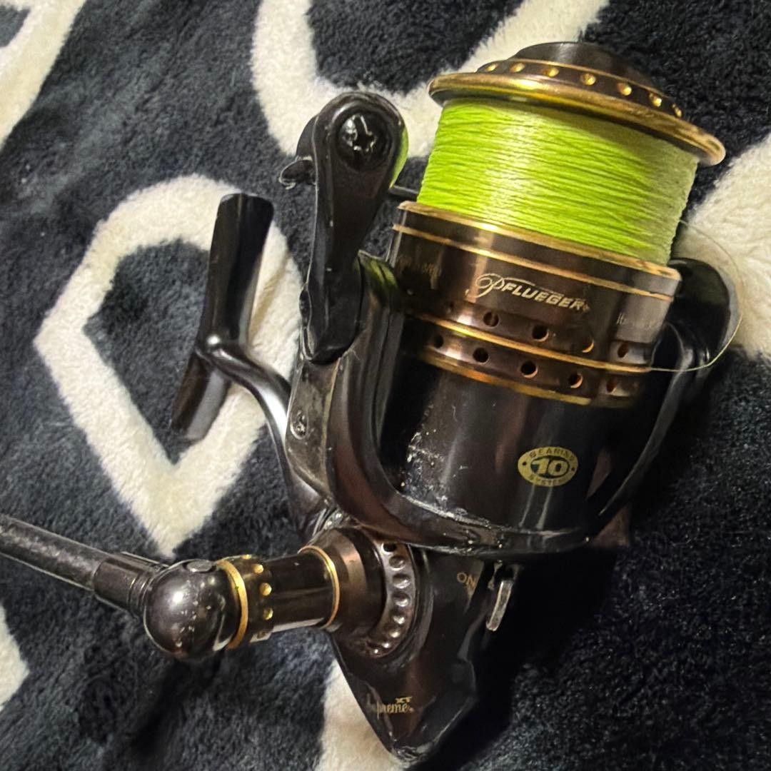 Pflueger Supreme XT 2000 Spinning Reel PE Line Used Light Duty