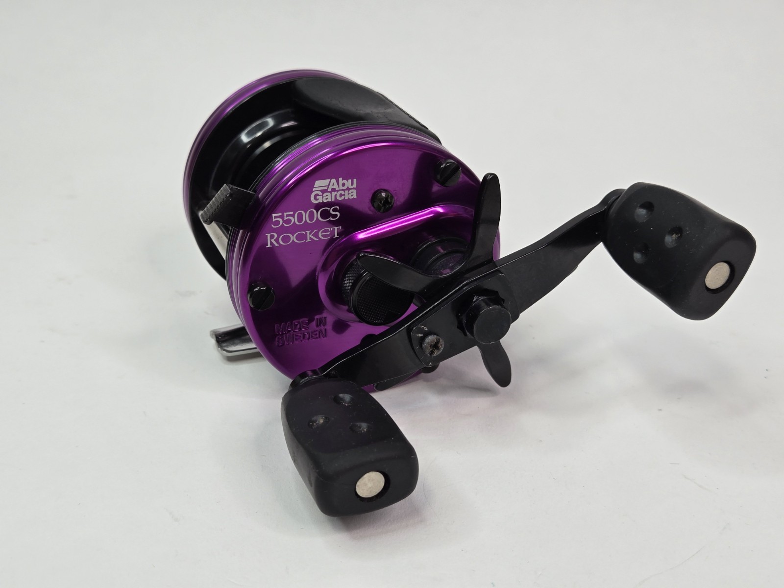 Abu Garcia Ambassadeur 5500 CS Rocket Reel – Purple Heart Custom