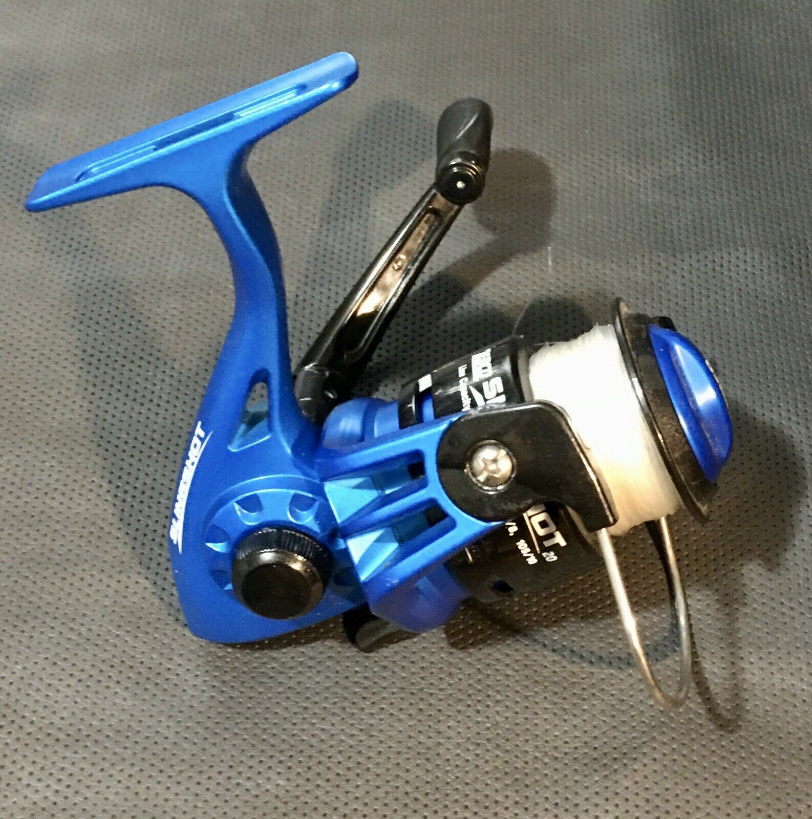 Zebco Slingshot 20 SLSP20 GWG8 Blue Spinning Reel; Factory installed Line ~ NEW