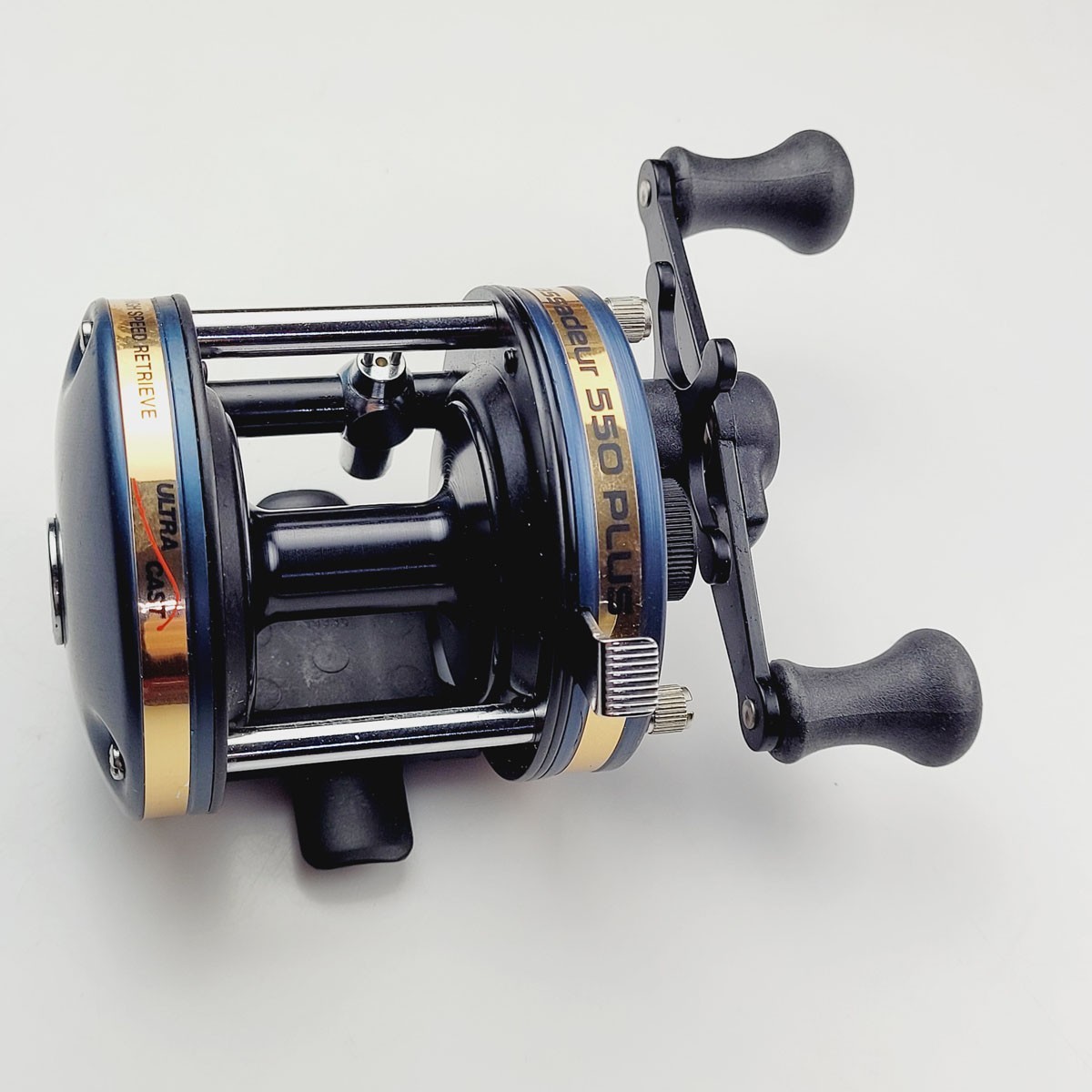 Abu Garcia Ambassadeur 550 Plus Blue NOS NIB New Baitcasting Reel Boxed