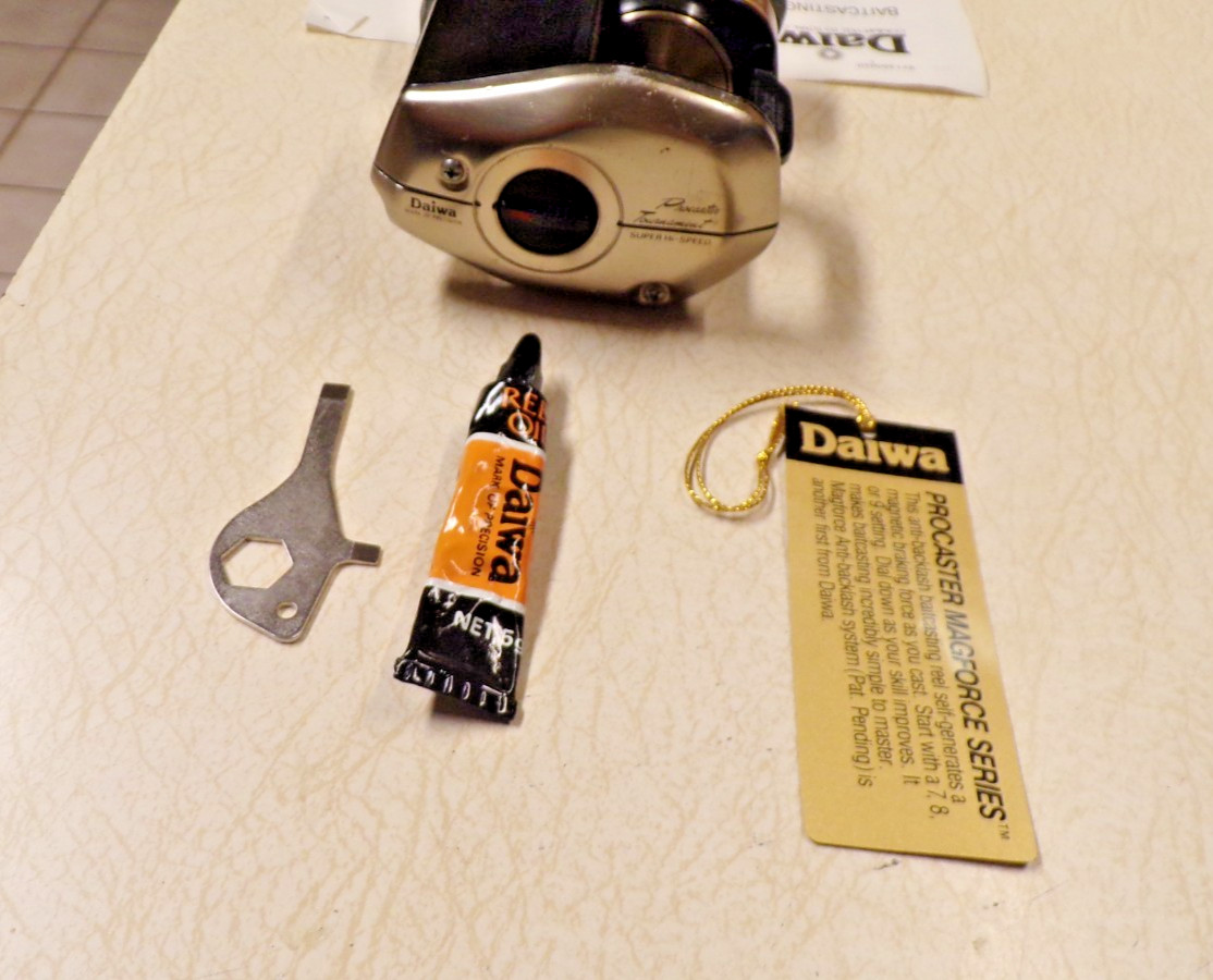 DAIWA FISHING REEL – PRO-CASTER TOURNAMENT PT-15 – CLEAN & WORKS GOOD