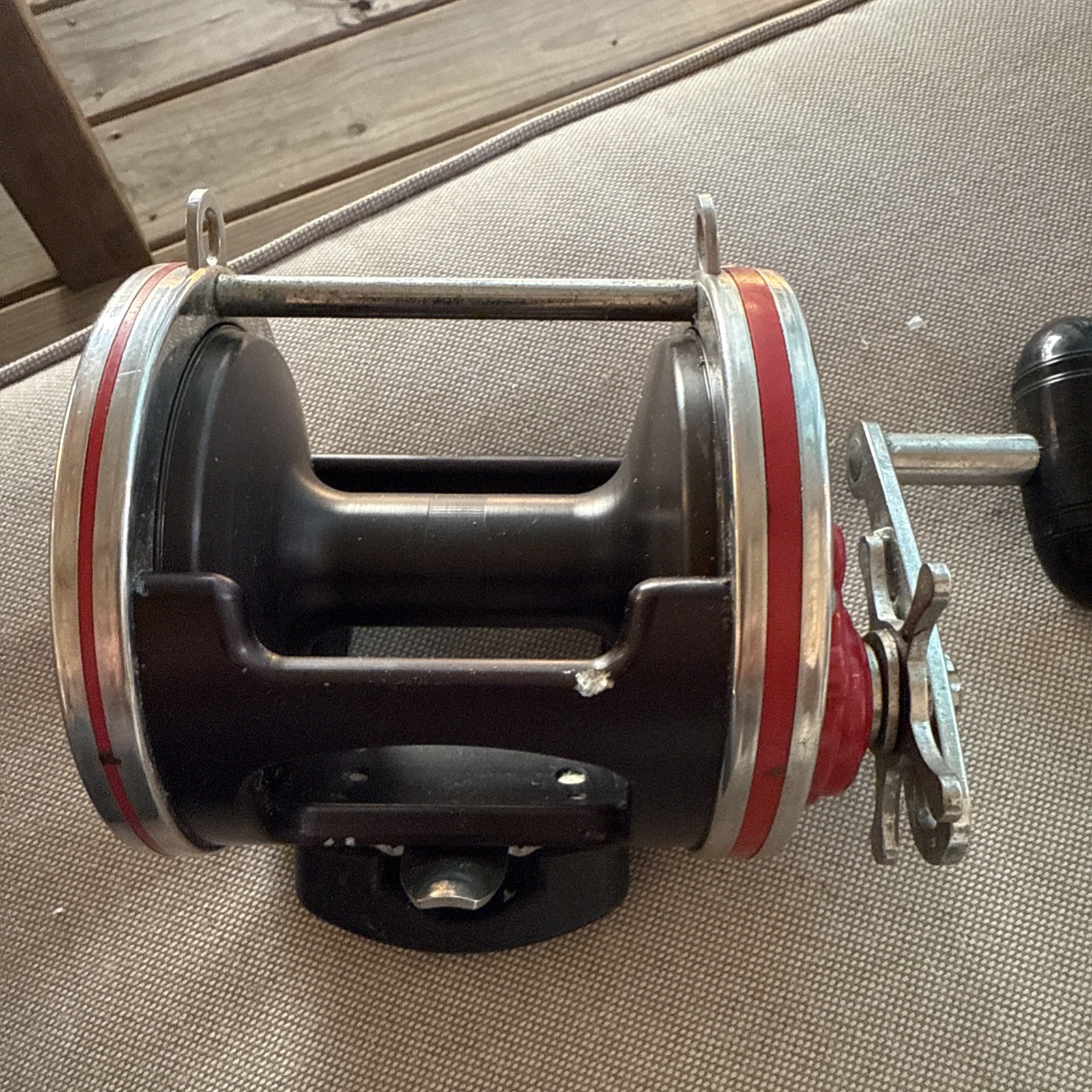 Penn 114H Senator 6/0 Saltwater Fishing Reel with Black Handle