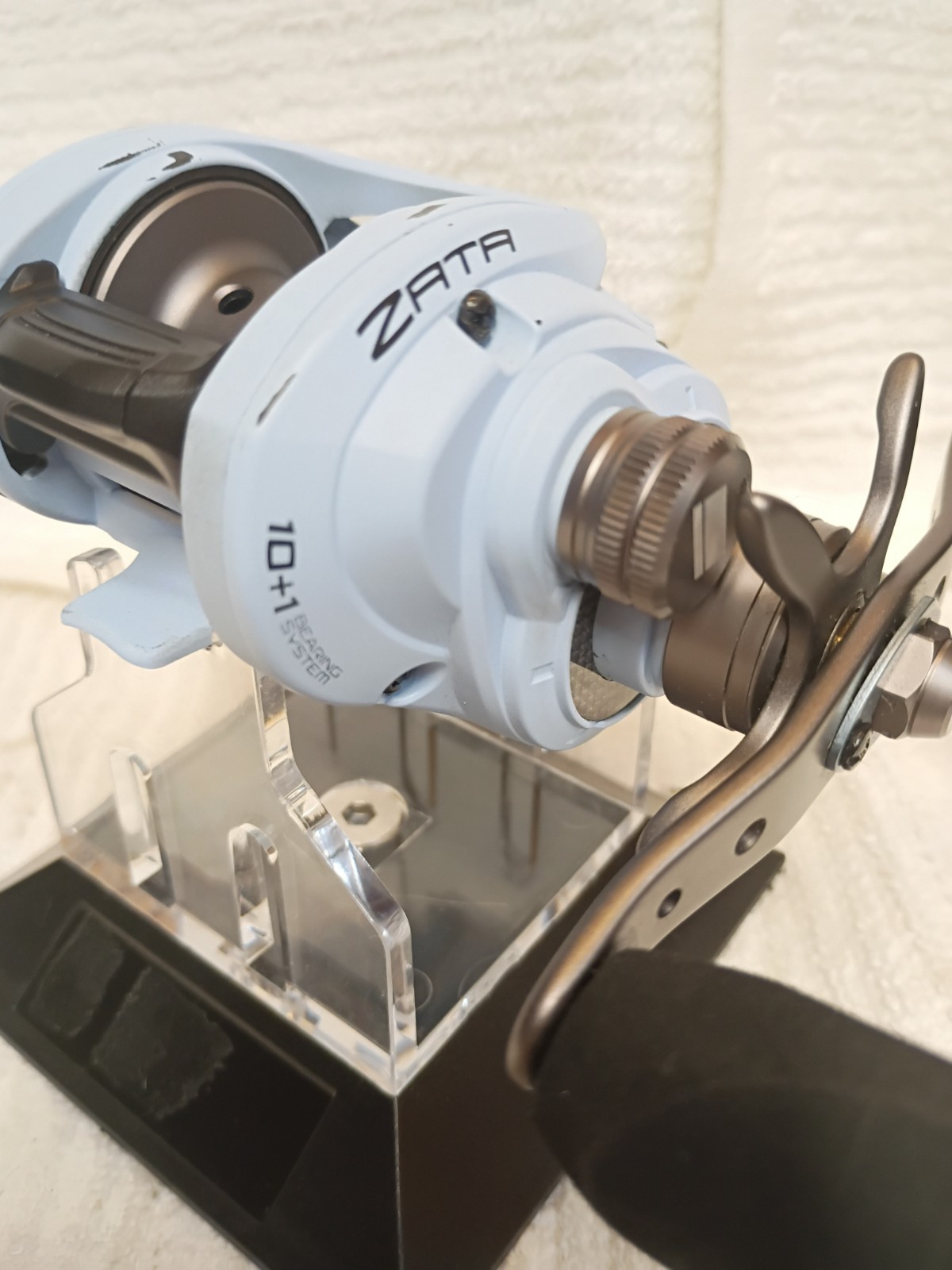Abu Garcia Zata Baitcast Reel 7.1:1 Right Hand 10 + 1 Bearing System