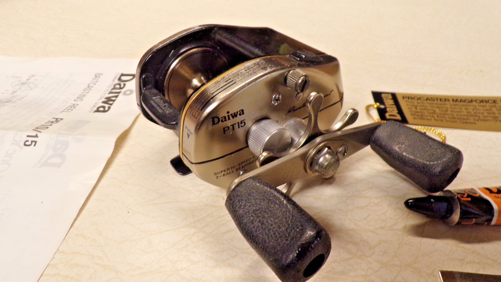 DAIWA FISHING REEL – PRO-CASTER TOURNAMENT PT-15 – CLEAN & WORKS GOOD