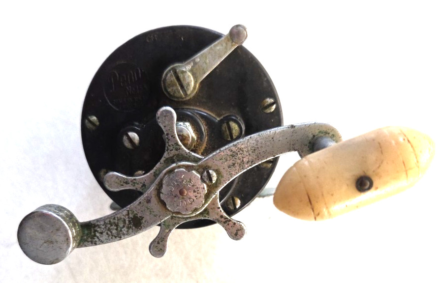 * Penn No 155 Bait Casting Fishing Reel Bakelite Beige Handle with Line MADE USA