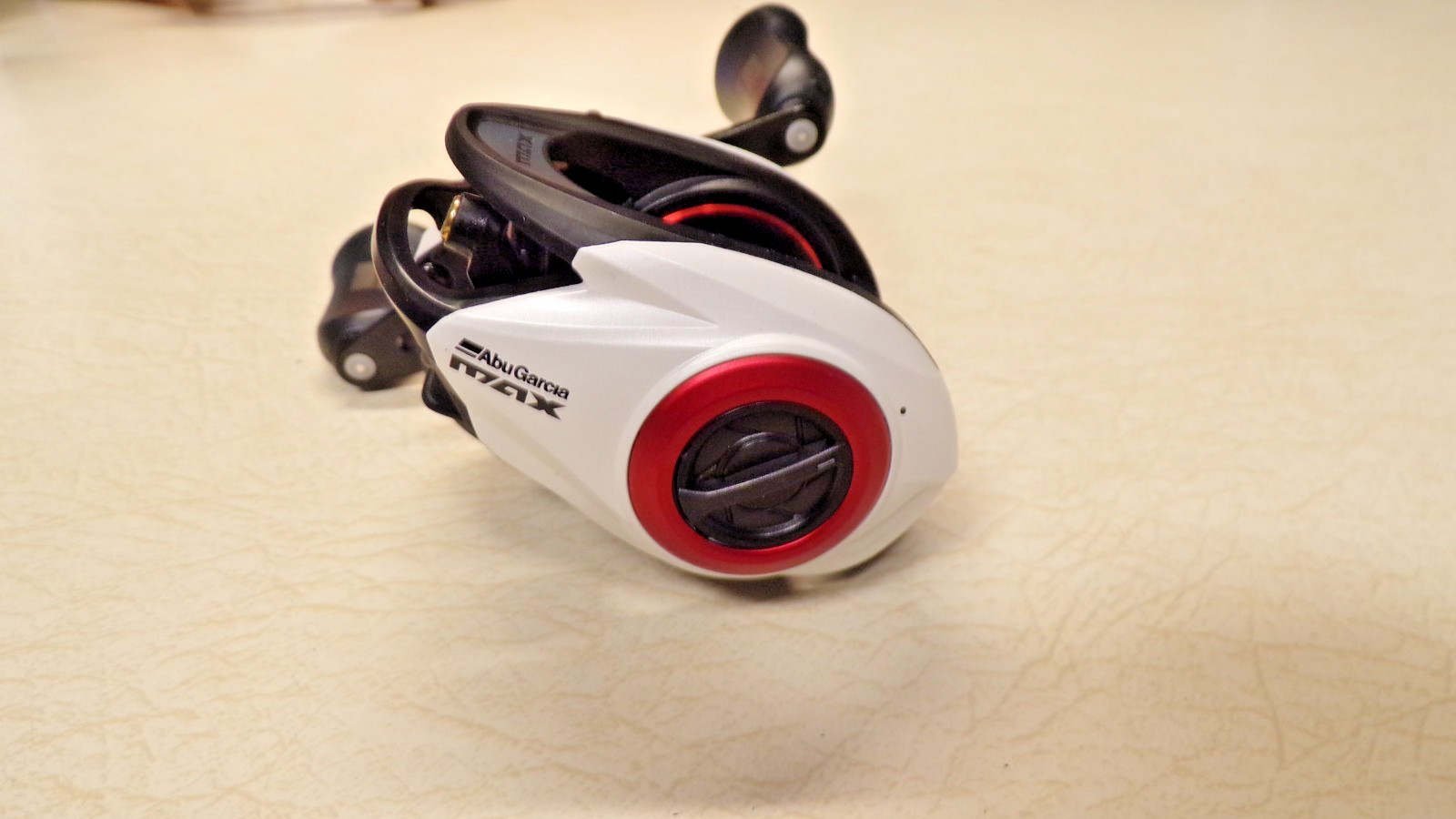 NEW – ABU GARCIA AMBASSADEUR MAX PRO REEL – 7:5:1 GEAR RATIO – 9 BALL BEARING.