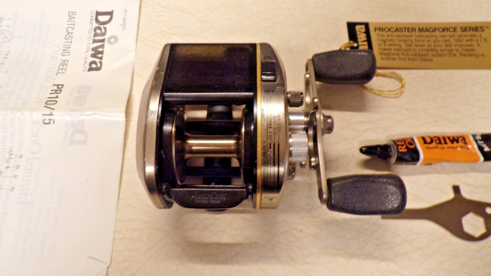 DAIWA FISHING REEL – PRO-CASTER TOURNAMENT PT-15 – CLEAN & WORKS GOOD