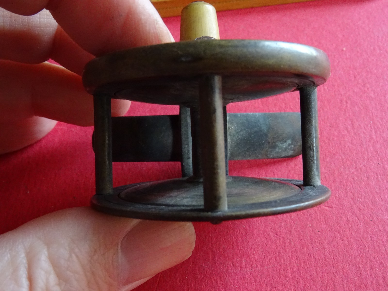 A NICE VINTAGE 2 1/4″ ARMY & NAVY HEAVY BRASS BROOK TROUT FLY REEL