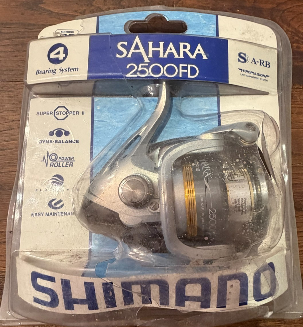 Shimano Sahara 2500FD 4BB Spinning Reel (Packaging Cracked)