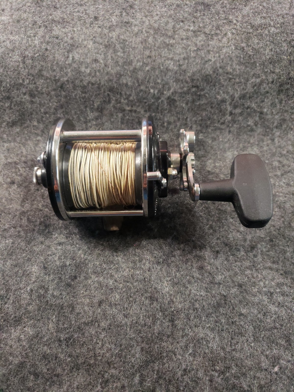 PENN 9 LEVEL WIND CONVENTIONAL FISHING REEL -MADE IN USA excellent cond (C6B4)
