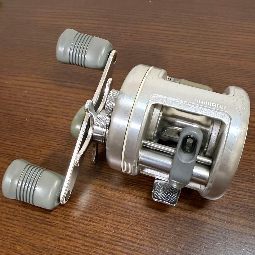 SHIMANO 92 Calcutta 100 Baitcast Reel Silver