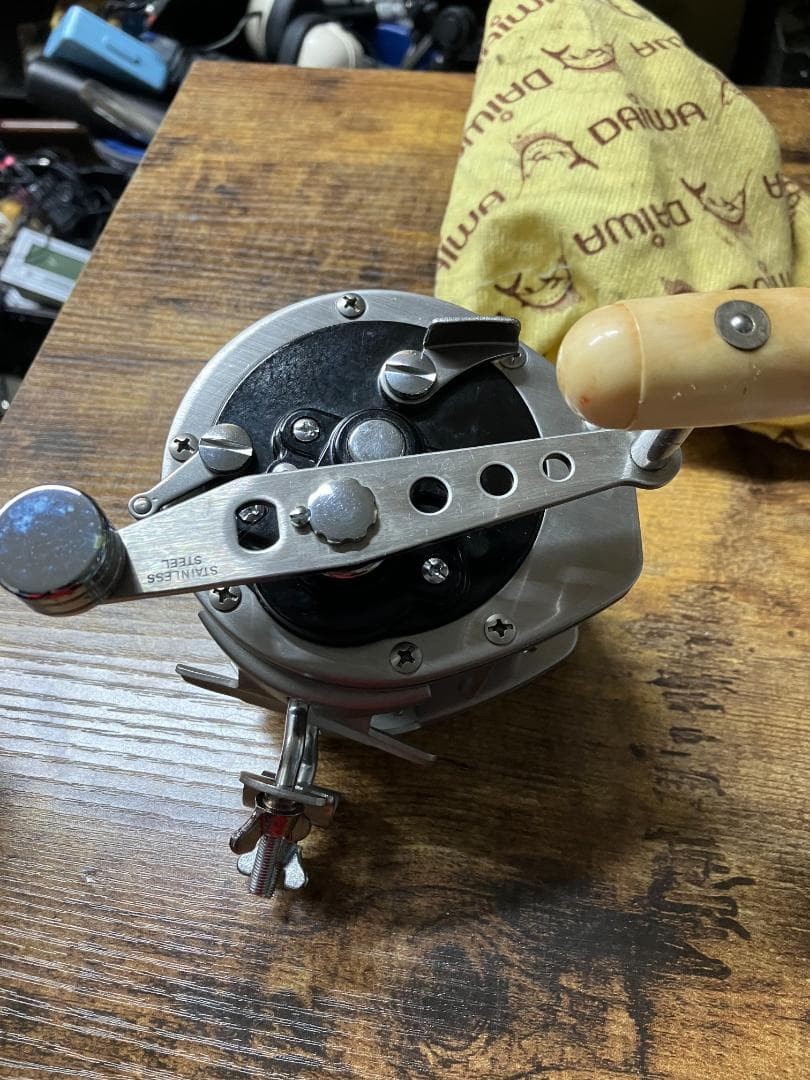 Daiwa 2000S Spinning Reel with Wooden Handle Used Junk Condition