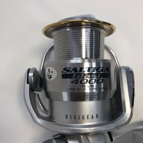 Daiwa SALTIGA Blast 4000 Spinning Reel Fishing Reel Silver Used From Japan
